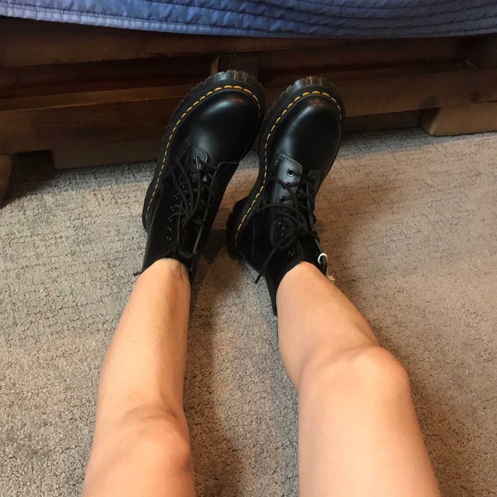 Women’s doc martens black size 5.